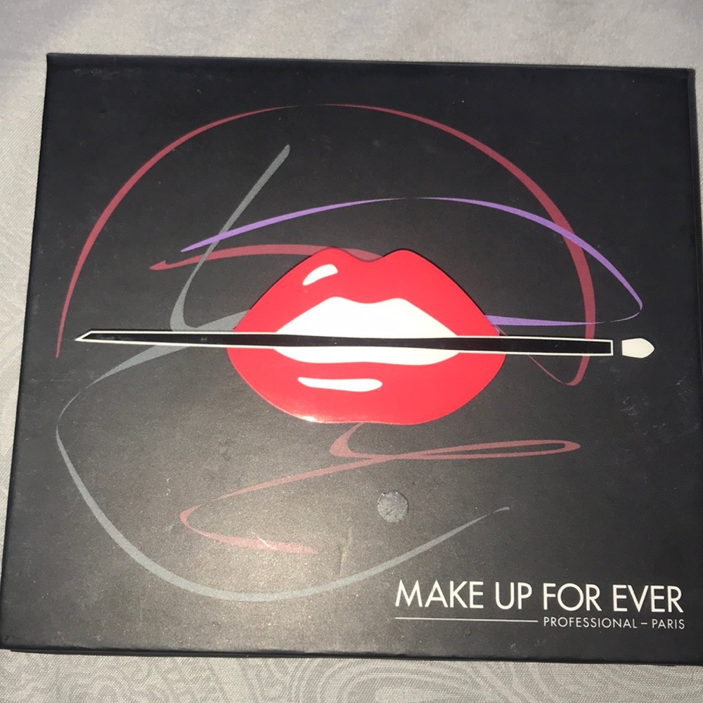MUFE Professional Artist Palette 👀